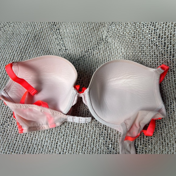 Victoria’s Secret Very Sexy Pigeonnant Push Up bra, size 36DD - Picture 3 of 10